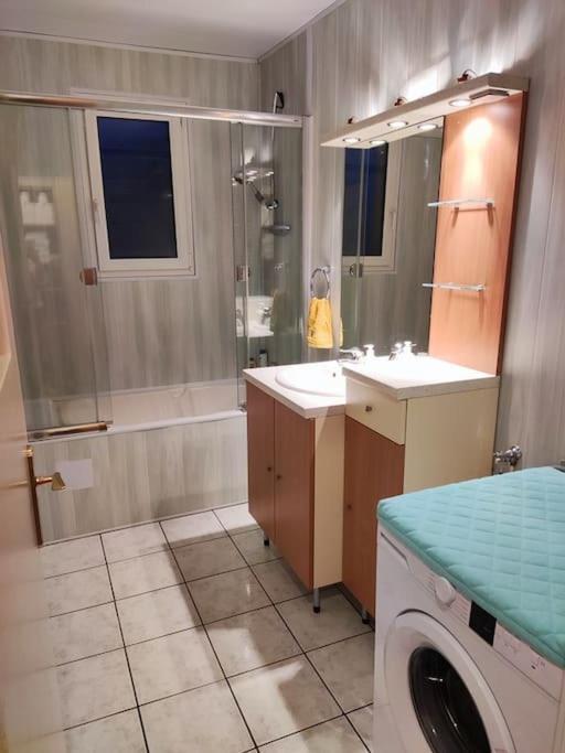 Appartement 76M2 Lumineux Centre Ville Garage Prive 3Ieme Etage Sans Ascenseur Fougères Eksteriør bilde